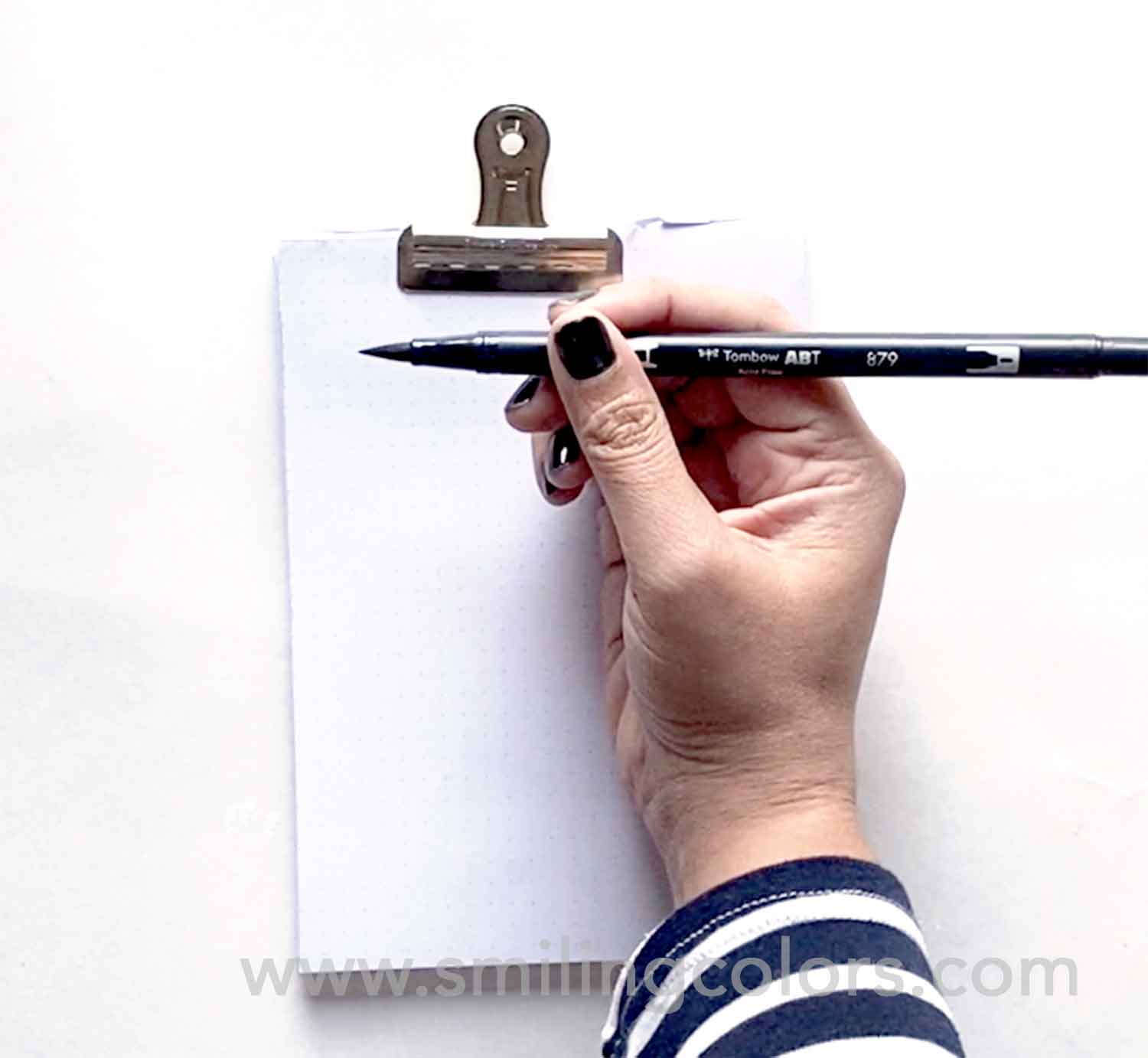 how to hold a brush pen