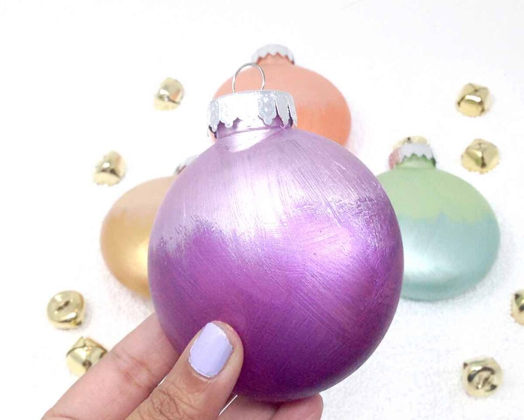 how to paint Christmas ornaments