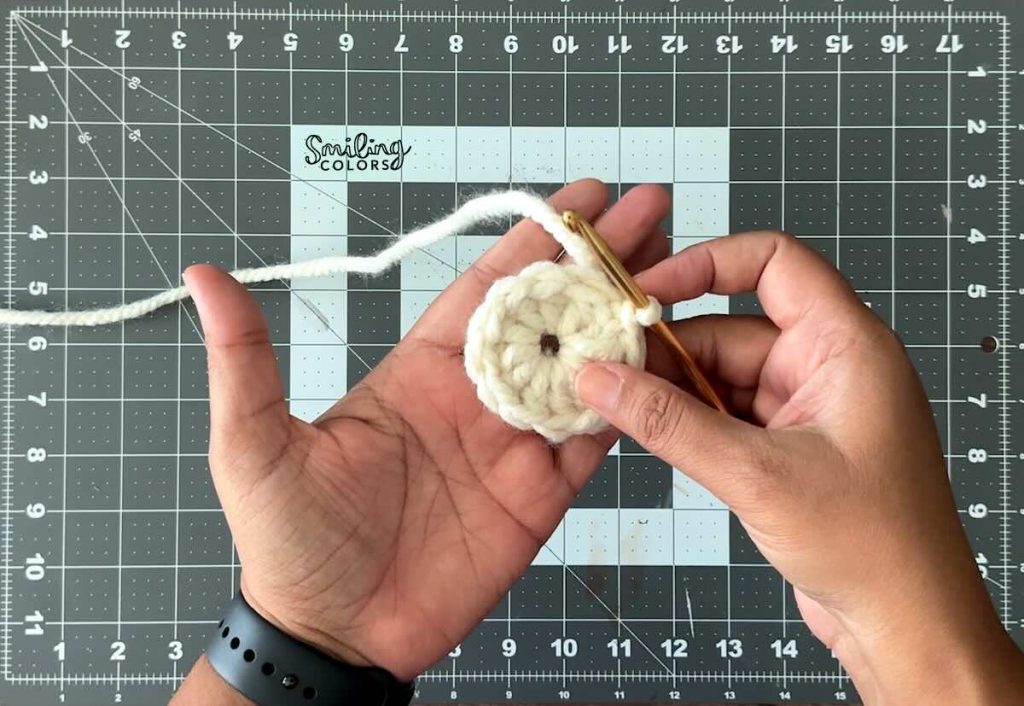 how to crochet flat circle 1