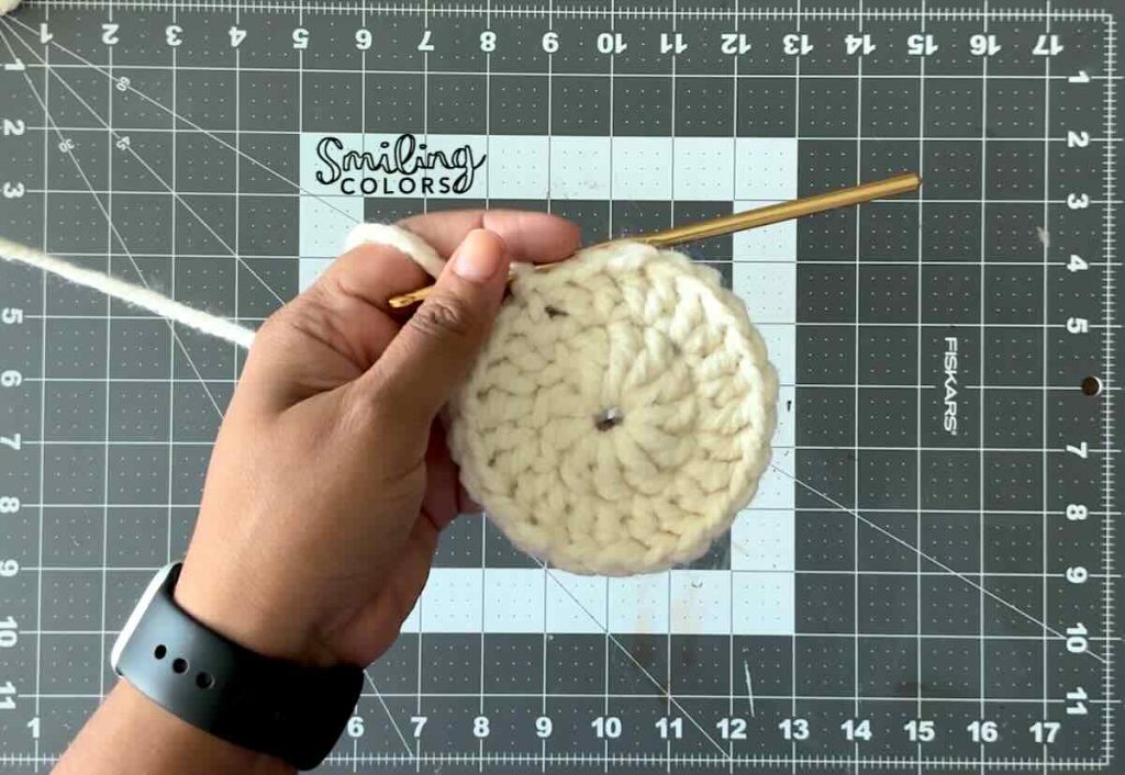 how to crochet flat circle 2