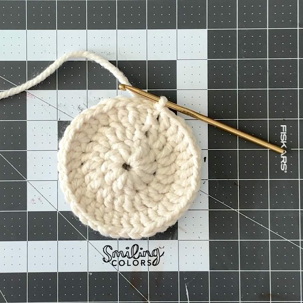 how to crochet flat circle 3